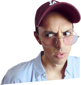 Personaje de José Ramones con gorra y lentes que sobresale de un espectacular publicitario